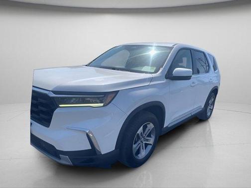 Platinum White Pearl 2023 Honda Pilot AWD EX-L 8 Passenger