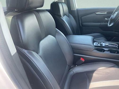 Platinum White Pearl 2023 Honda Pilot AWD EX-L 8 Passenger