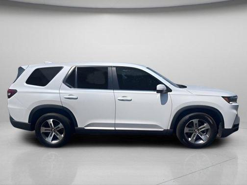 Platinum White Pearl 2023 Honda Pilot AWD EX-L 8 Passenger
