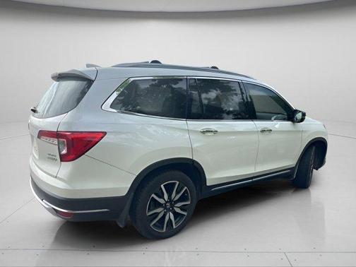White Diamond Pearl 2019 Honda Pilot Elite