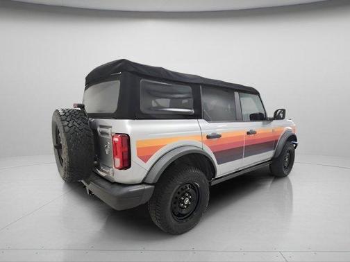 Iconic Silver Metallic 2022 Ford Bronco Black Diamond