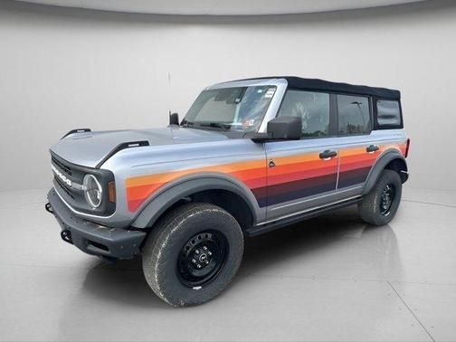 Iconic Silver Metallic 2022 Ford Bronco Black Diamond