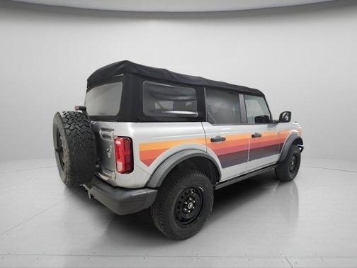 Iconic Silver Metallic 2022 Ford Bronco Black Diamond