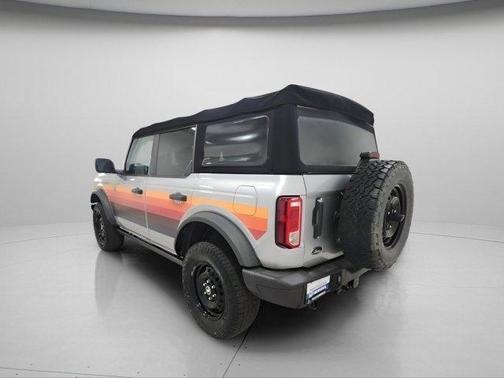 Iconic Silver Metallic 2022 Ford Bronco Black Diamond