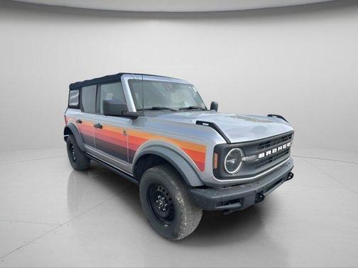 Iconic Silver Metallic 2022 Ford Bronco Black Diamond