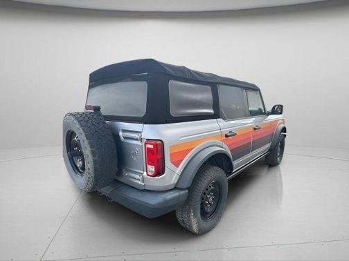Iconic Silver Metallic 2022 Ford Bronco Black Diamond