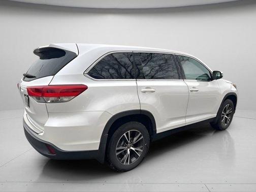 2019 Toyota Highlander LE I4