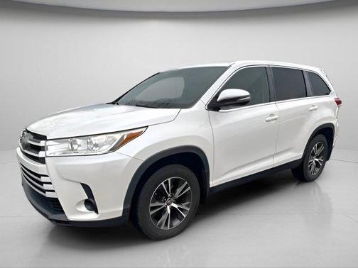 2019 Toyota Highlander LE I4