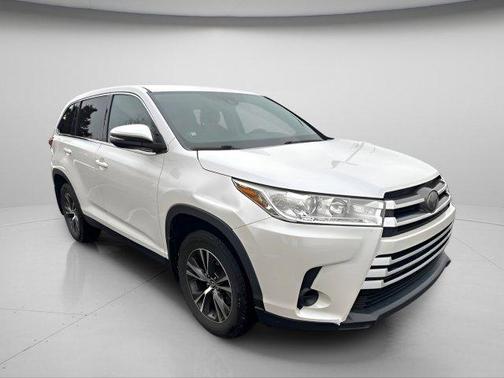 2019 Toyota Highlander LE I4