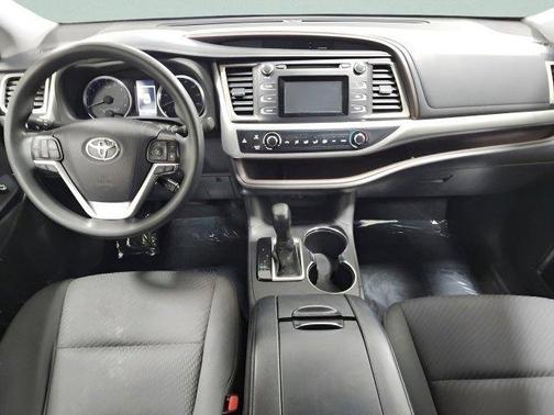 2019 Toyota Highlander LE I4