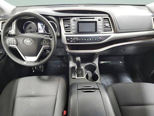 2019 Toyota Highlander LE I4