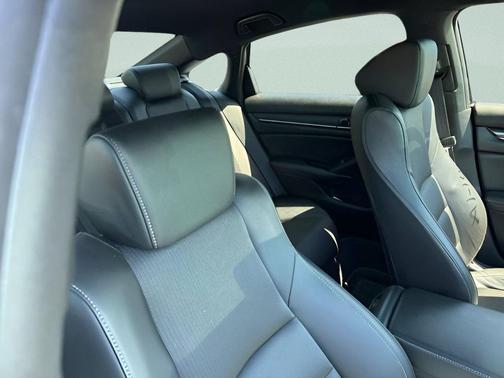 Crystal Black Pearl 2022 Honda Accord Sport 1.5T