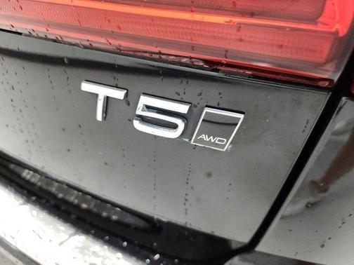 2018 Volvo XC60 T5 Momentum
