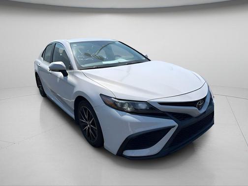 Ice Edge 2023 Toyota Camry SE