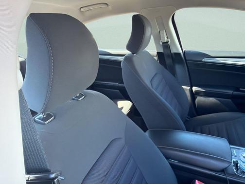 Ingot Silver 2017 Ford Fusion SE
