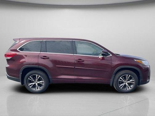 Ooh La La Rouge Mica 2018 Toyota Highlander LE I4