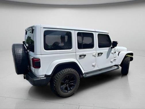 Bright White Clearcoat 2018 Jeep Wrangler Unlimited Sahara