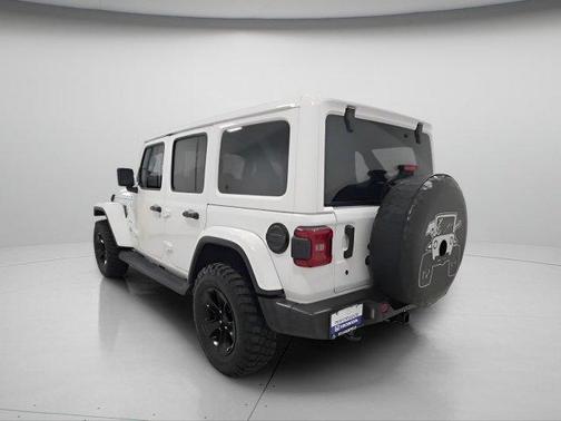 Bright White Clearcoat 2018 Jeep Wrangler Unlimited Sahara