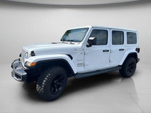 Bright White Clearcoat 2018 Jeep Wrangler Unlimited Sahara