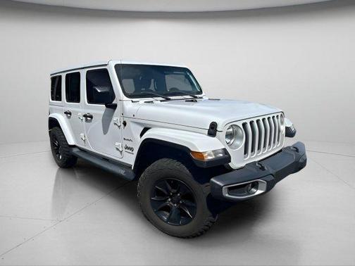 Bright White Clearcoat 2018 Jeep Wrangler Unlimited Sahara