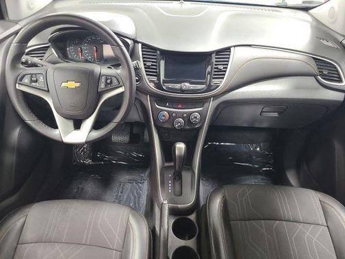 Mosaic Black Metallic 2020 Chevrolet Trax LT
