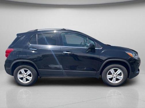 Mosaic Black Metallic 2020 Chevrolet Trax LT