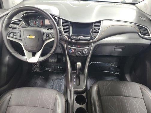 Mosaic Black Metallic 2020 Chevrolet Trax LT