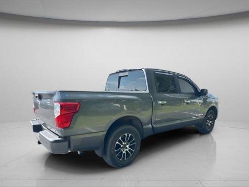 2021 Nissan Titan SV