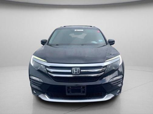 Crystal Black Pearl 2018 Honda Pilot Touring
