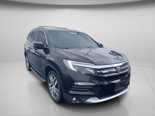 Crystal Black Pearl 2018 Honda Pilot Touring