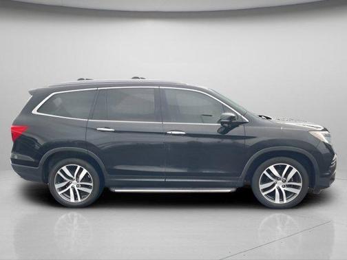 Crystal Black Pearl 2018 Honda Pilot Touring