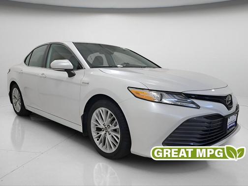 Wind Chill Pearl 2020 Toyota Camry Hybrid XLE