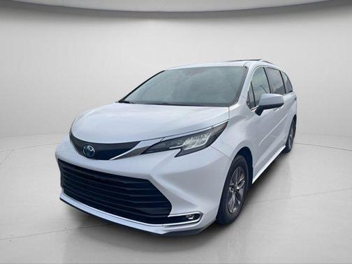 2023 Toyota Sienna XLE