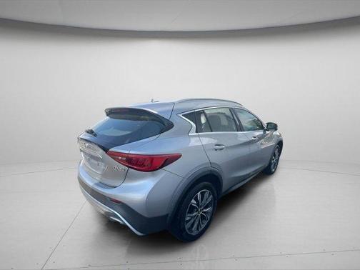 2018 INFINITI QX30 Luxury