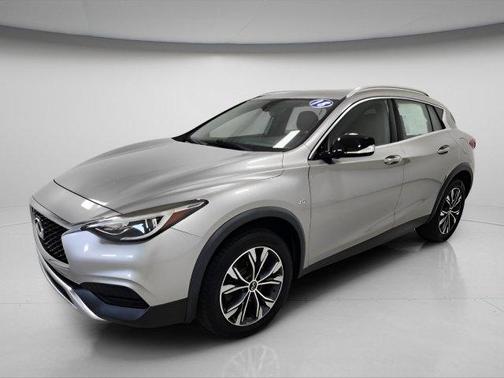 2018 INFINITI QX30 Luxury