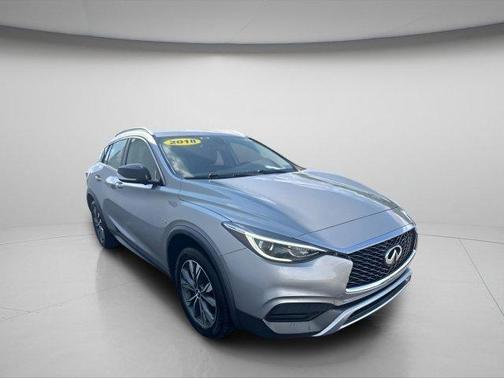 2018 INFINITI QX30 Luxury
