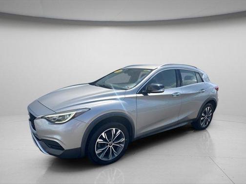 2018 INFINITI QX30 Luxury