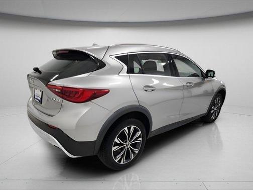 2018 INFINITI QX30 Luxury