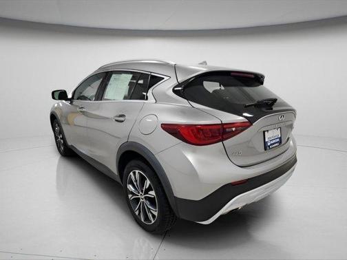 2018 INFINITI QX30 Luxury