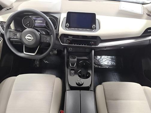 Pearl White Tricoat 2023 Nissan Rogue SV