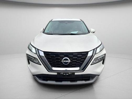 Pearl White Tricoat 2023 Nissan Rogue SV