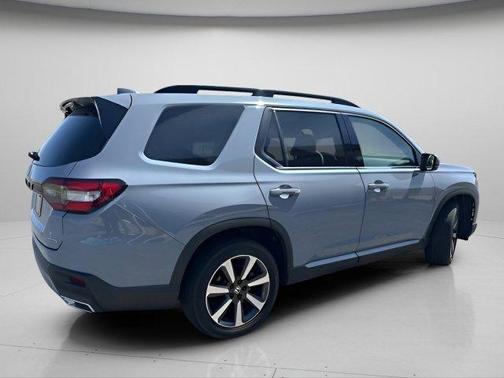 Sonic Gray Pearl 2023 Honda Pilot Touring 8-Passenger