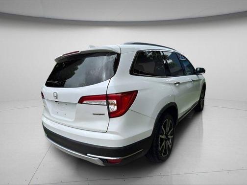 2022 Honda Pilot Touring 8-Passenger