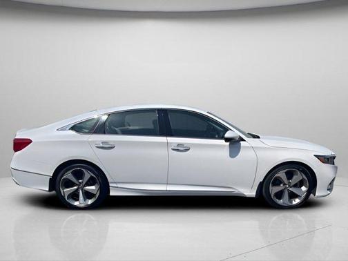Platinum White Pearl 2019 Honda Accord Touring 2.0T