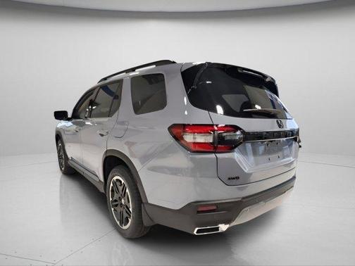 Sonic Gray Pearl 2026 Honda Pilot Touring 8-Passenger
