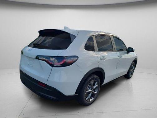 Platinum White Pearl 2027 Honda HR-V LX