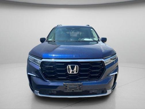 Obsidian Blue Pearl 2023 Honda Pilot Touring 8-Passenger