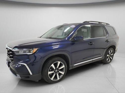 Obsidian Blue Pearl 2023 Honda Pilot Touring 8-Passenger