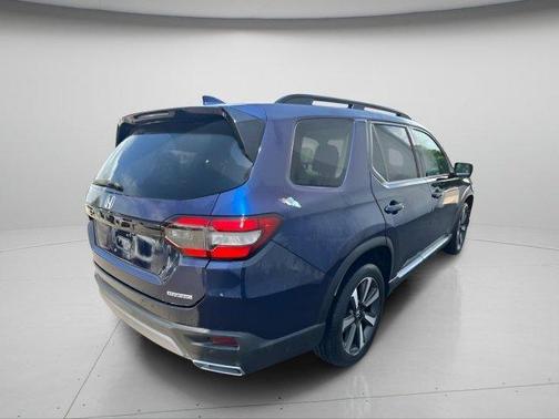 Obsidian Blue Pearl 2023 Honda Pilot Touring 8-Passenger