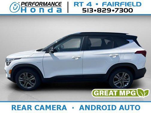 Clear White/Black Roof 2023 Kia Seltos S